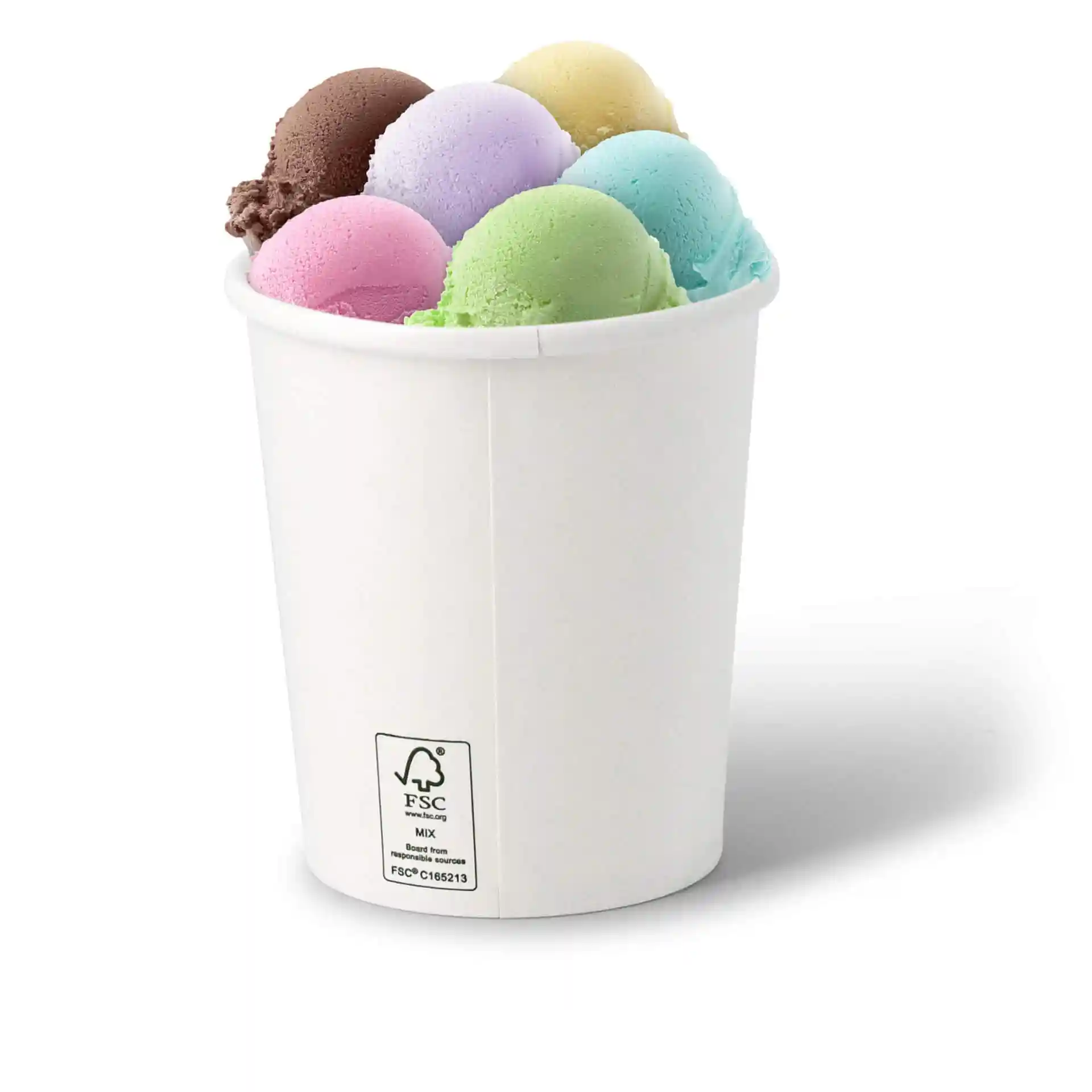 Weißer Becher für Eiscreme, gefüllt mit mehreren Kugeln in verschiedenen Farben: braun, gelb, lila, grün, pink und blau.