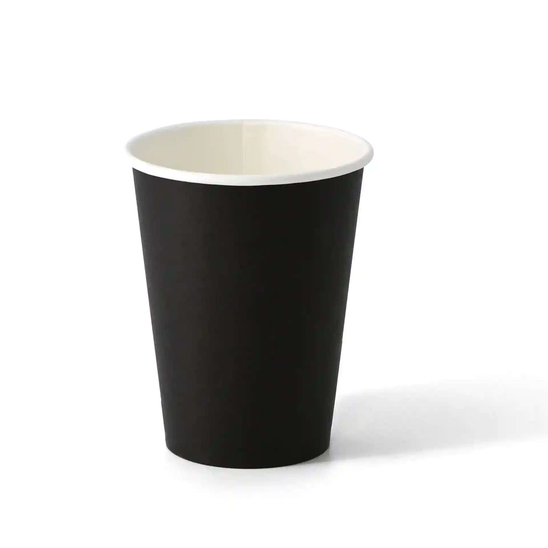 Schwarzer Becher aus Papier mit weißem Innenraum, 300 ml Fassungsvermögen, einwandig, 90 mm Durchmesser oben.