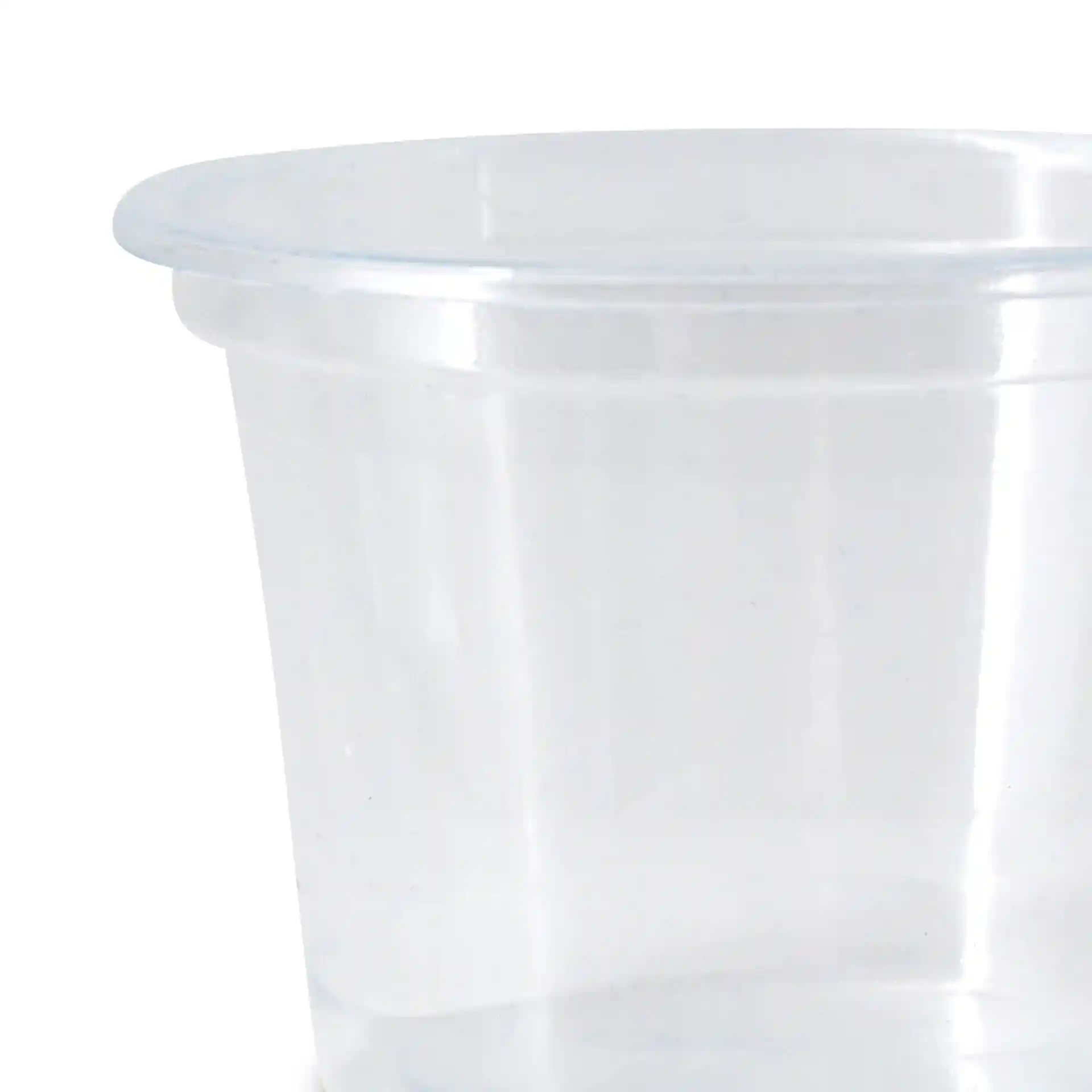 Transparenter PLA-Becher mit einem Durchmesser von 45 mm und einer Höhe von 30 mm.