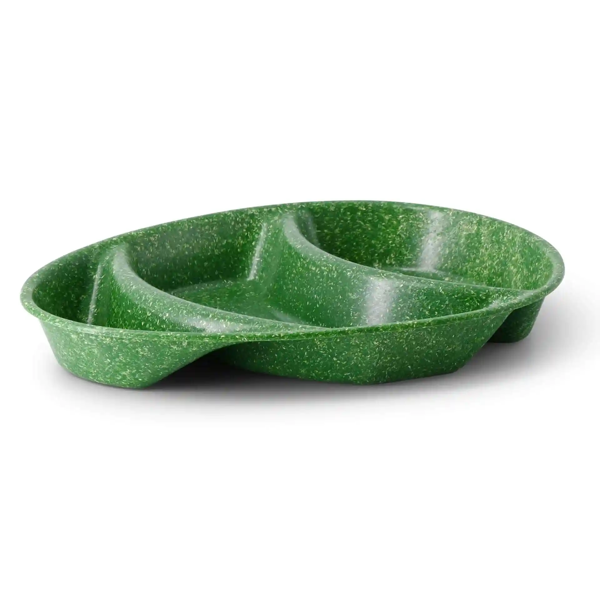 Green reusable menu plate with three compartments, teardrop shape, measuring 27.5 x 20 x 3.5 cm.
