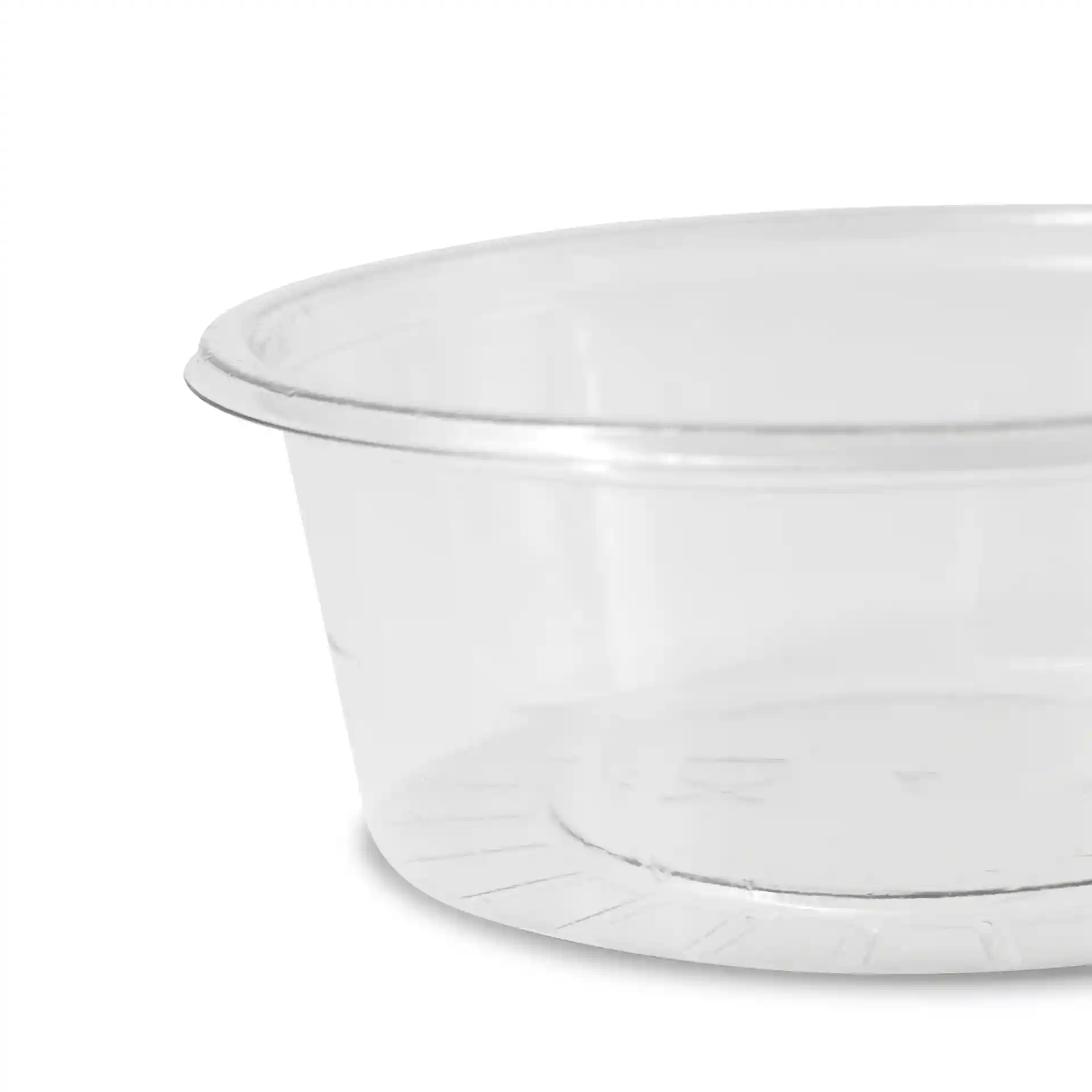 Klarer rPET-Dip-Becher mit einem Durchmesser von 75 mm und einer Höhe von 26 mm, seitlich gezeigt.