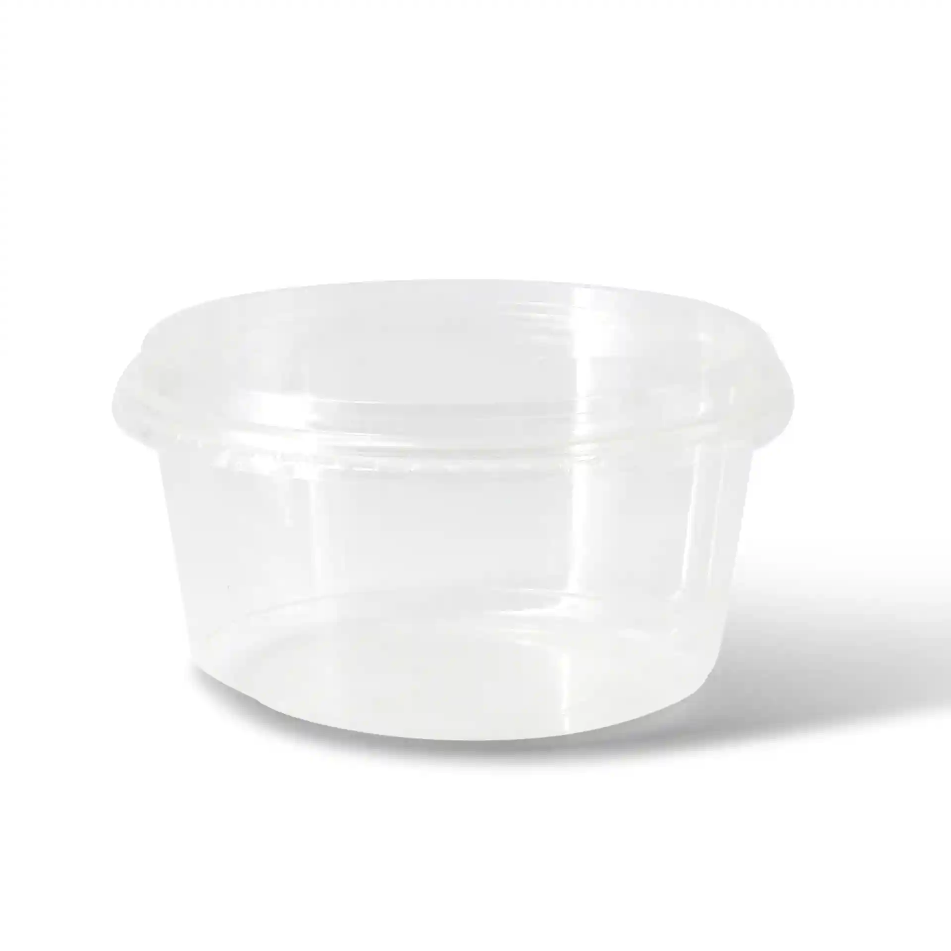 Transparenter runder Becher mit einem Durchmesser von 135 mm und einer Höhe von 16 mm.