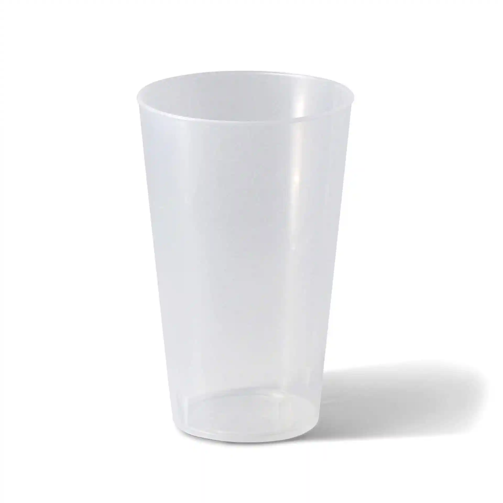 Transparenter wiederverwendbarer Becher mit einer Höhe von 131 mm und einem Durchmesser von 85 mm oben.