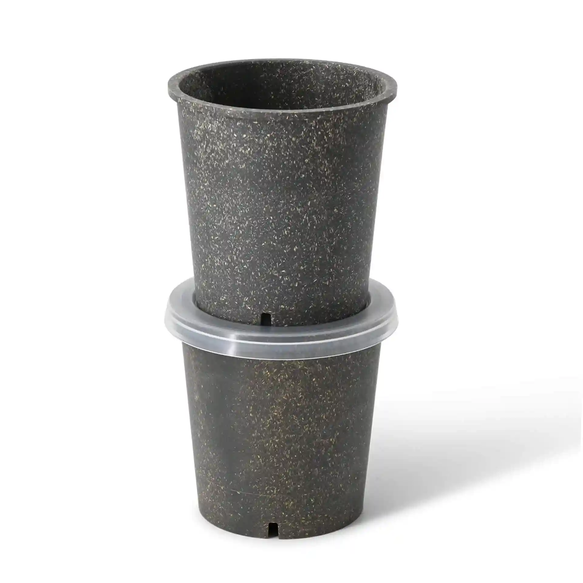 Gestapelte wiederverwendbare Becher aus grauem Biokunststoff, mit einem Durchmesser von 98 mm und einer Höhe von 100 mm.