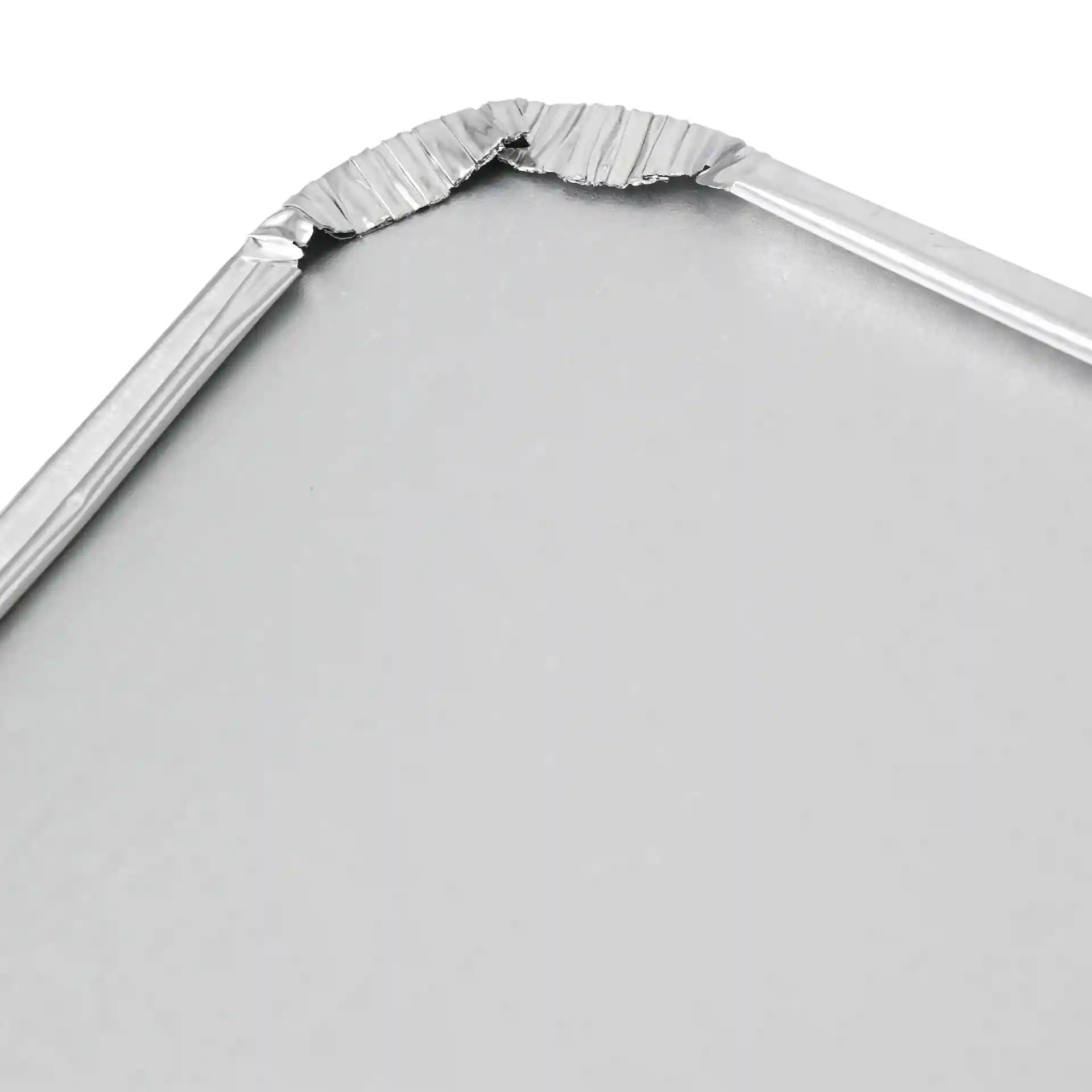Close-up of a rectangular aluminium cardboard lid with a folded edge, designed for a 900 ml container.