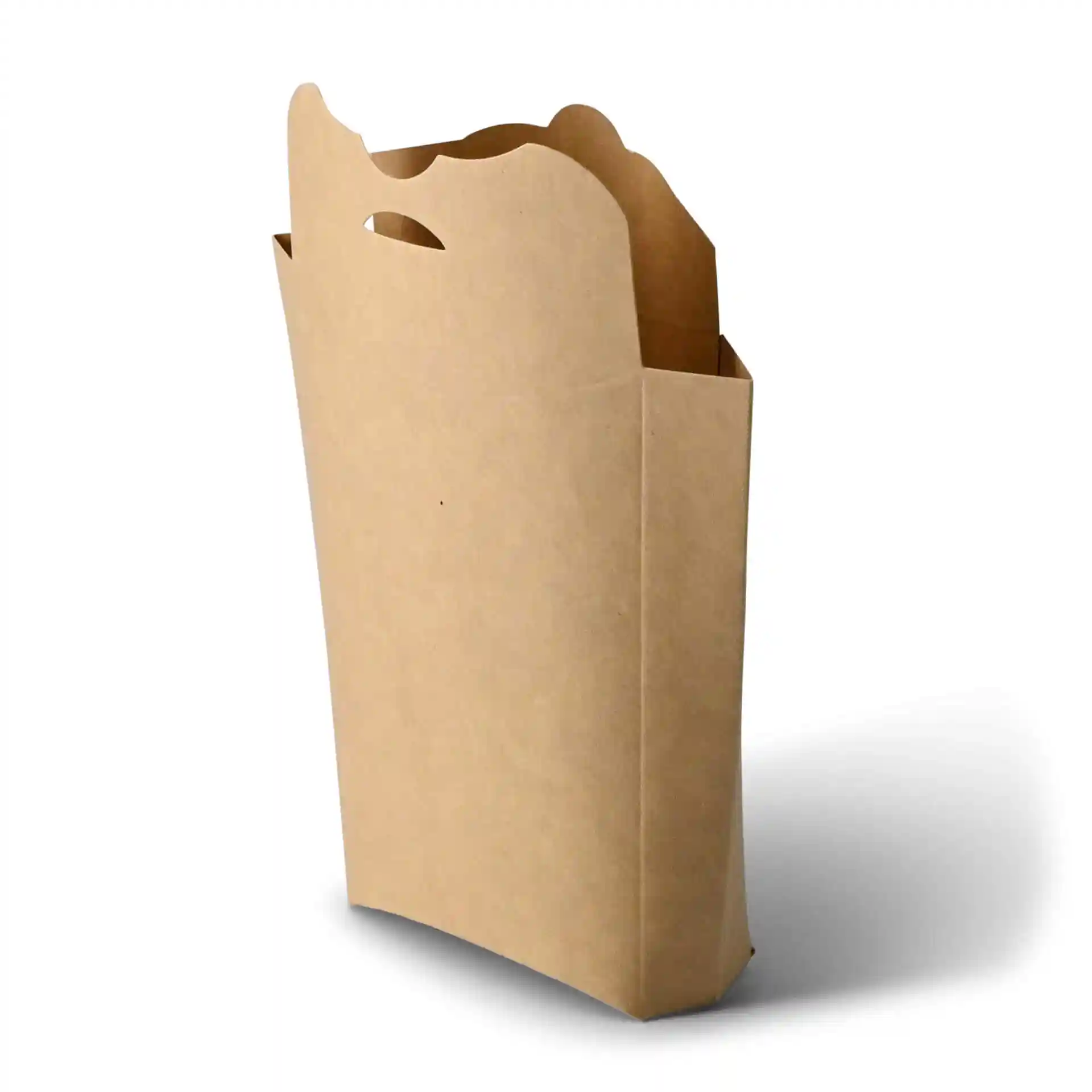 Brauner Papp-Chipschaufel mit gewelltem Rand, 8 x 5,5 x 11 cm groß.