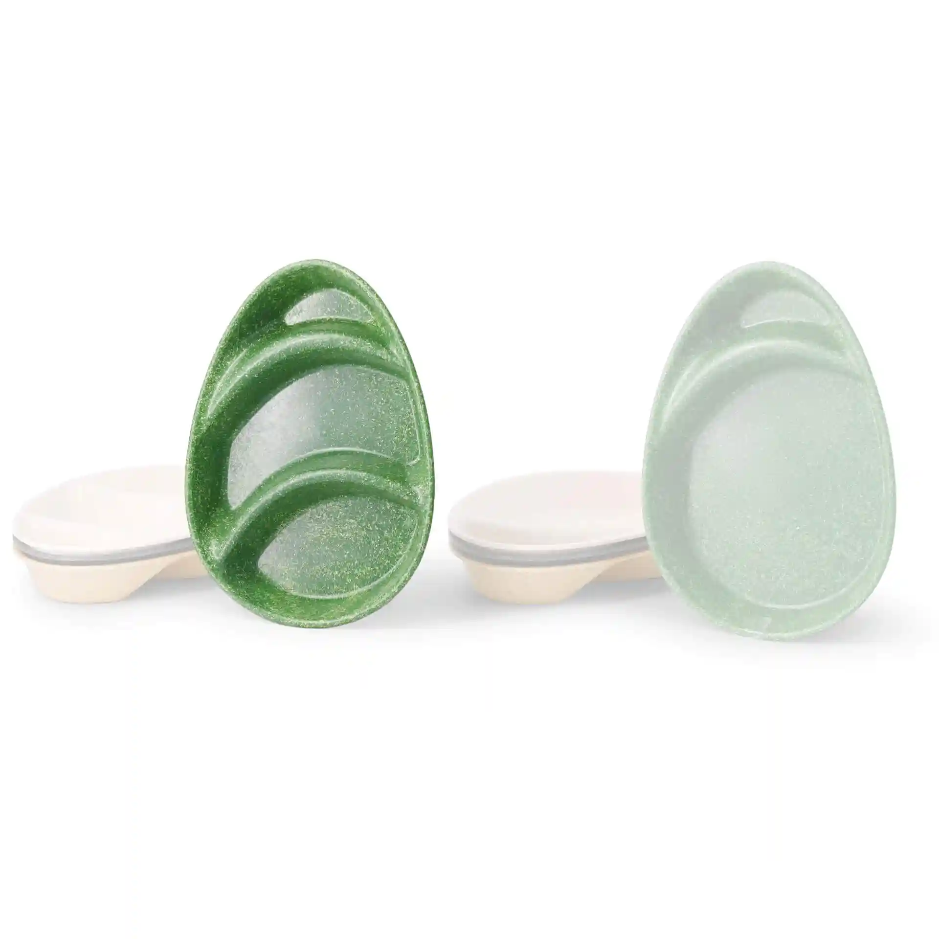 Reusable menu-plates in green with three compartments, teardrop shape, measuring 27.5 x 20 x 3.5 cm.