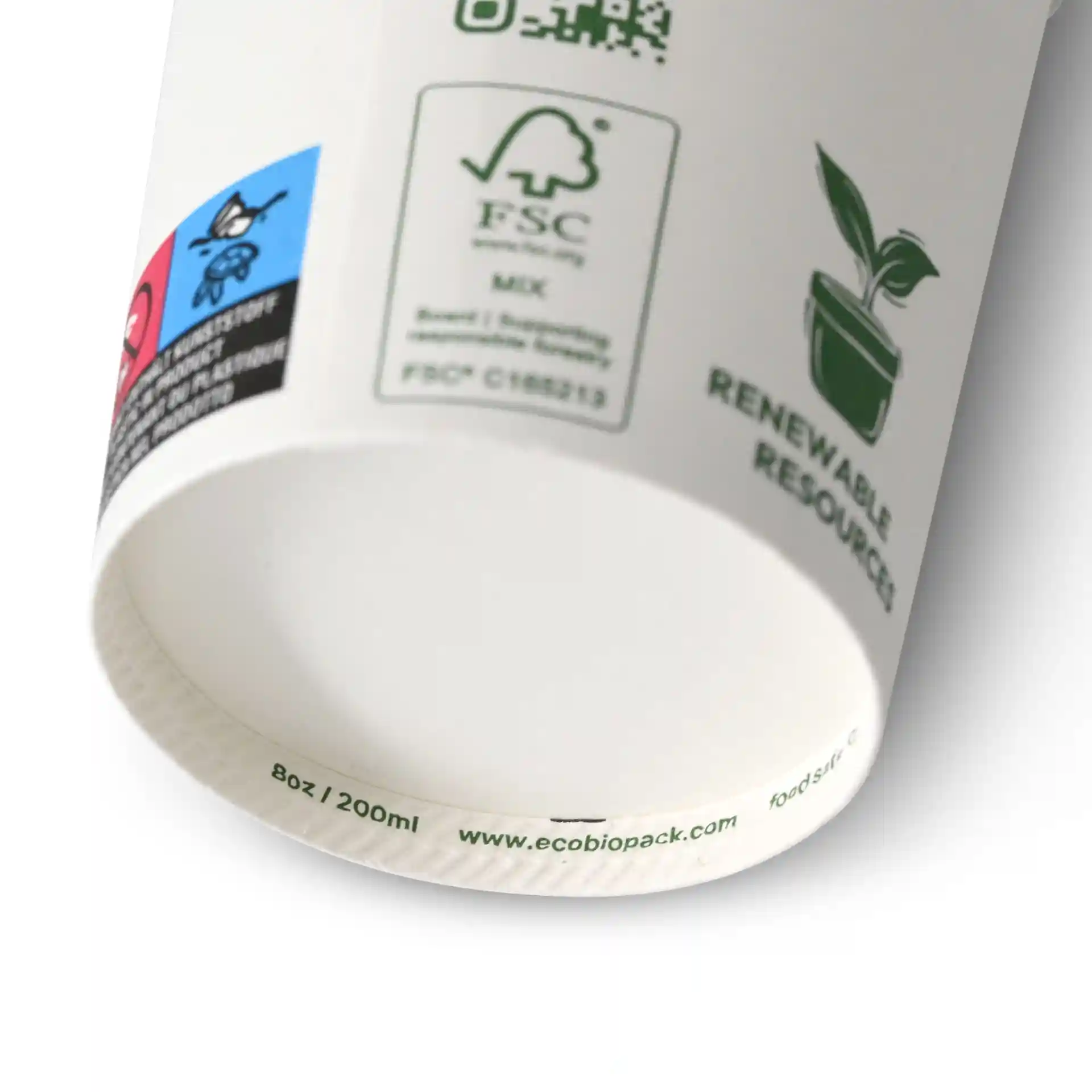 Weißer Becher mit einem Durchmesser von 80 mm, mit verschiedenen Symbolen und Markierungen an der Seite.