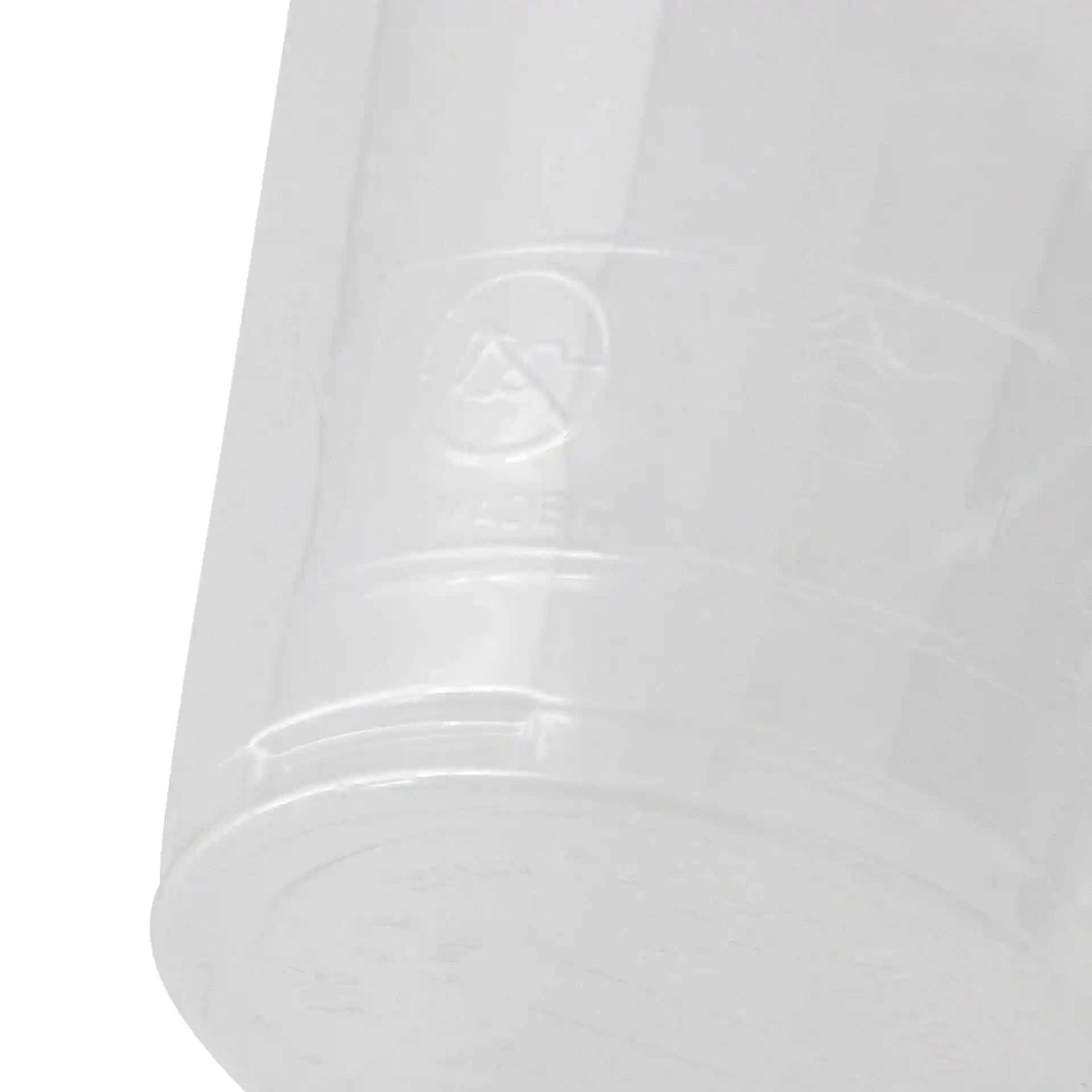 Transparenter 8 oz Becher aus PLA, zeigt den Boden mit Markierungen und einem runden Logo.