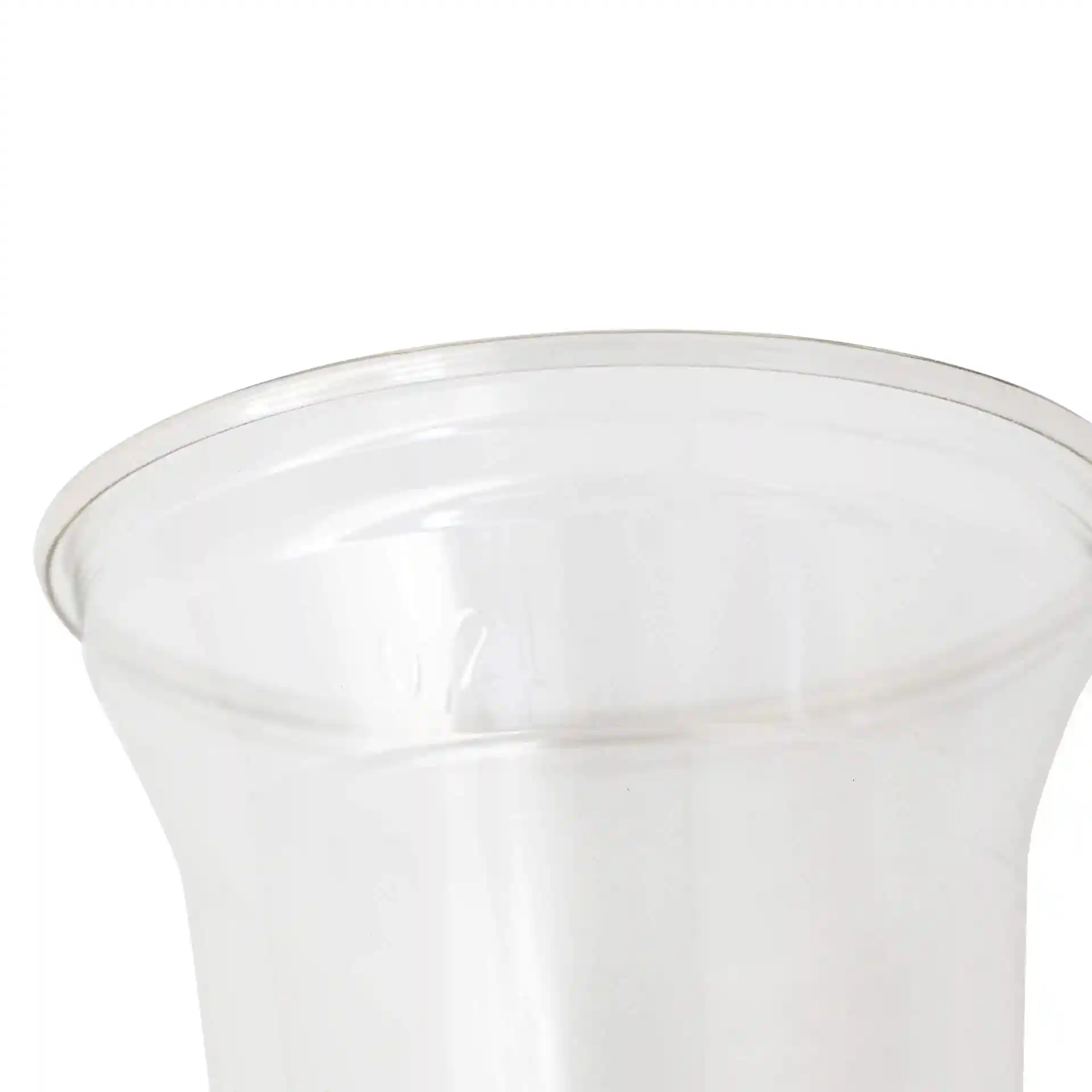 Transparenter 8 oz rPET-Becher mit einem Durchmesser von 95 mm und einer Höhe von 96 mm, zeigt den Rand und oberen Teil.