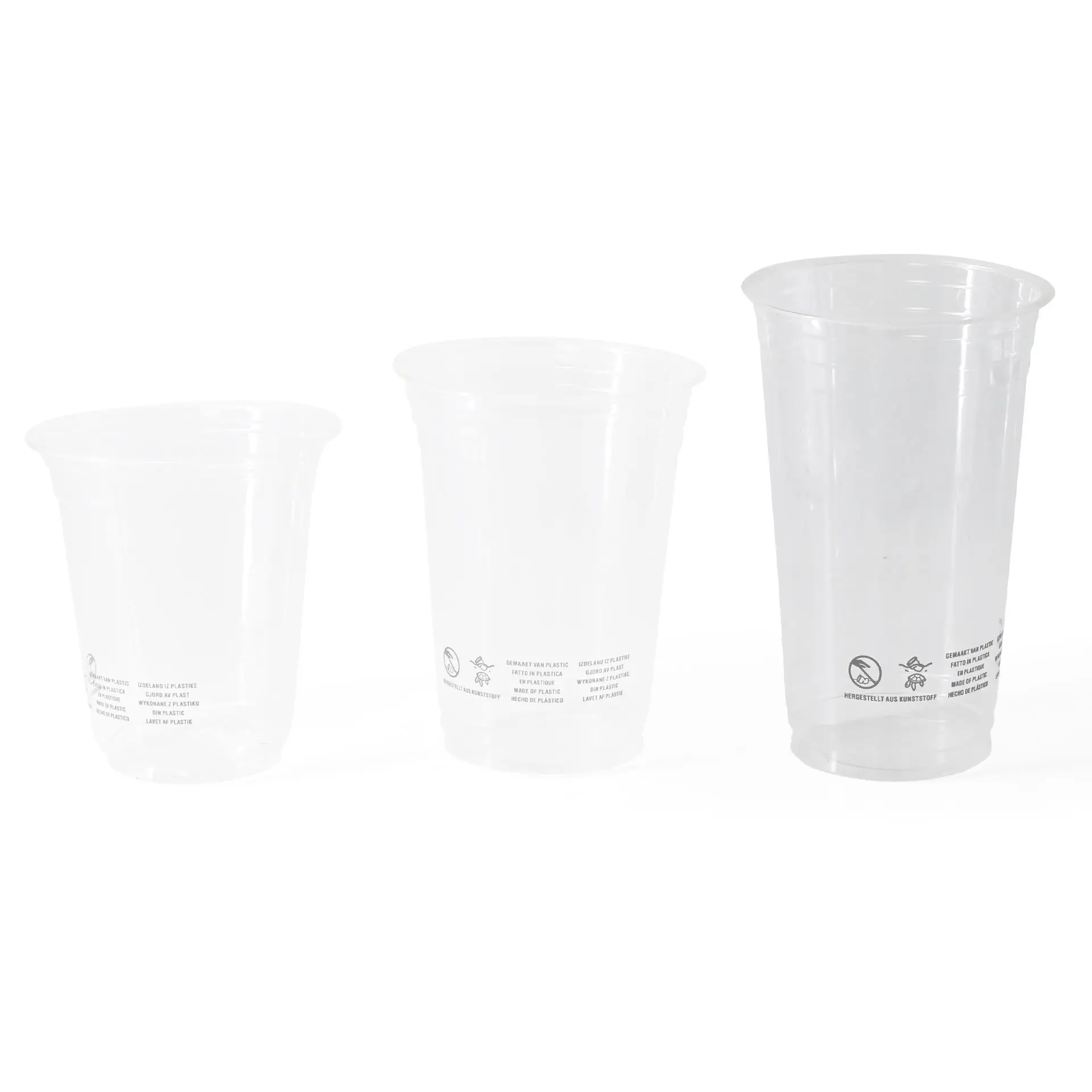 Drei klare PLA-Plastikbecher in verschiedenen Größen, der größte Becher rechts.