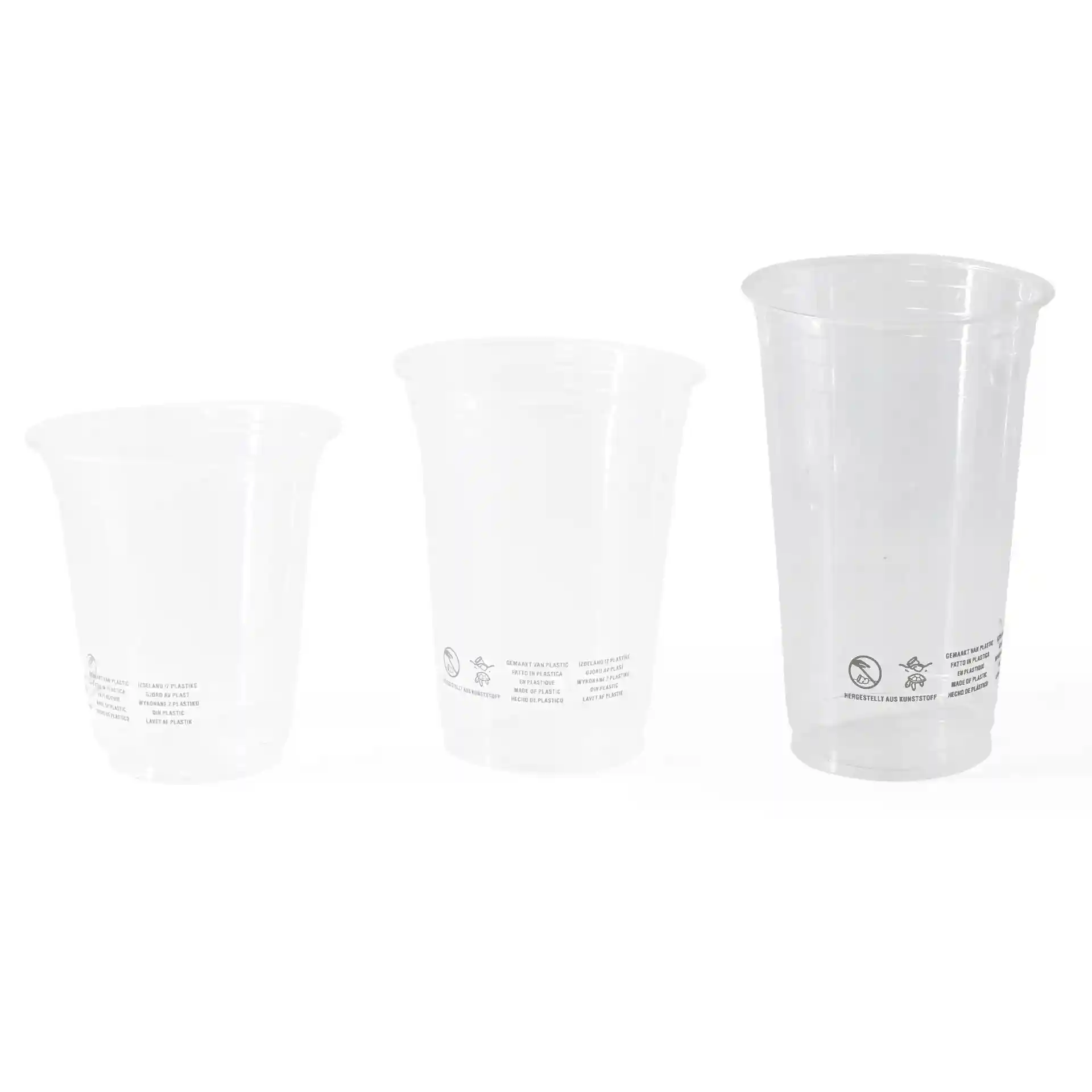 Drei klare PLA-Plastikbecher in verschiedenen Größen, der größte Becher rechts.