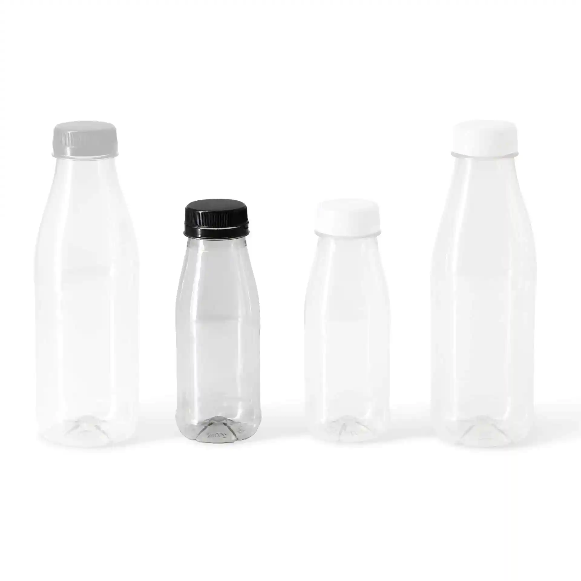 Klare rPET-Flaschen in verschiedenen Größen mit schwarzen und weißen Deckeln, darunter eine 250 ml Flasche in der Mitte.
