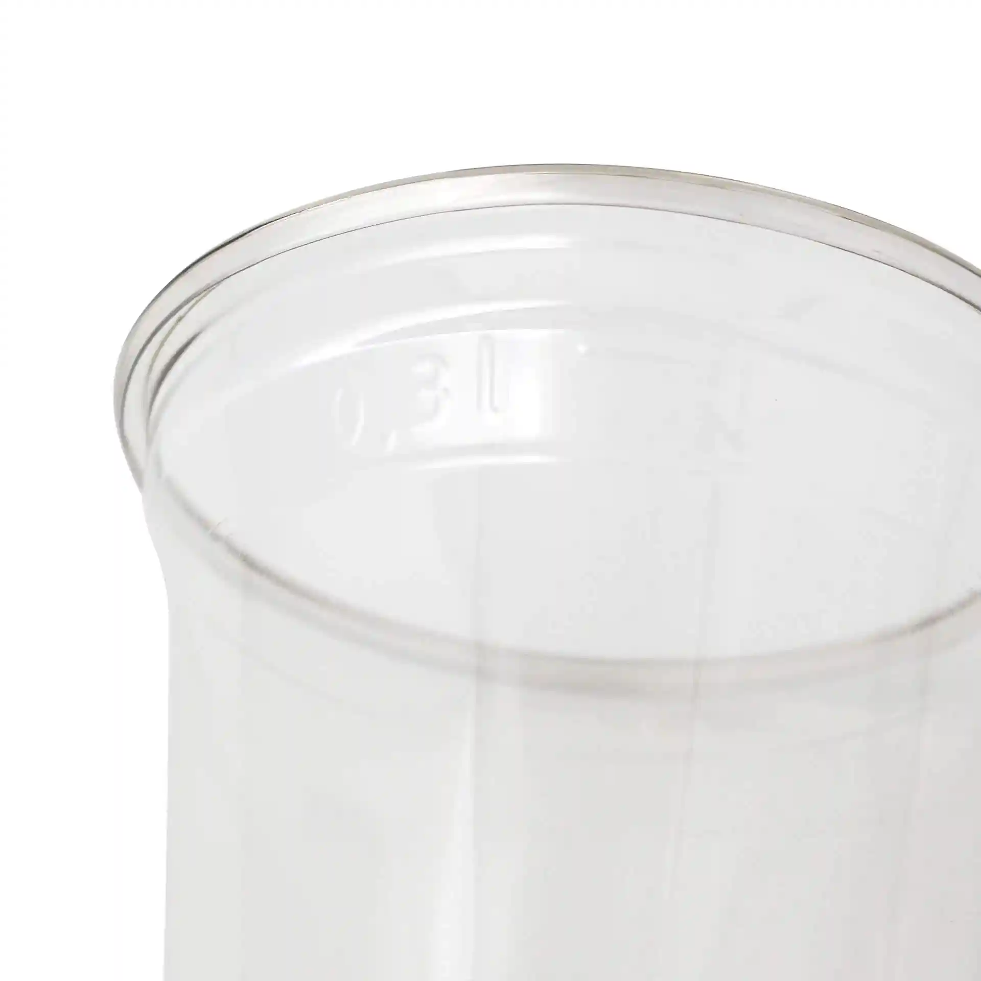 Transparenter 12 oz rPET Becher mit einem Durchmesser von 95 mm und einer Höhe von 107 mm, zeigt das Randdetail.