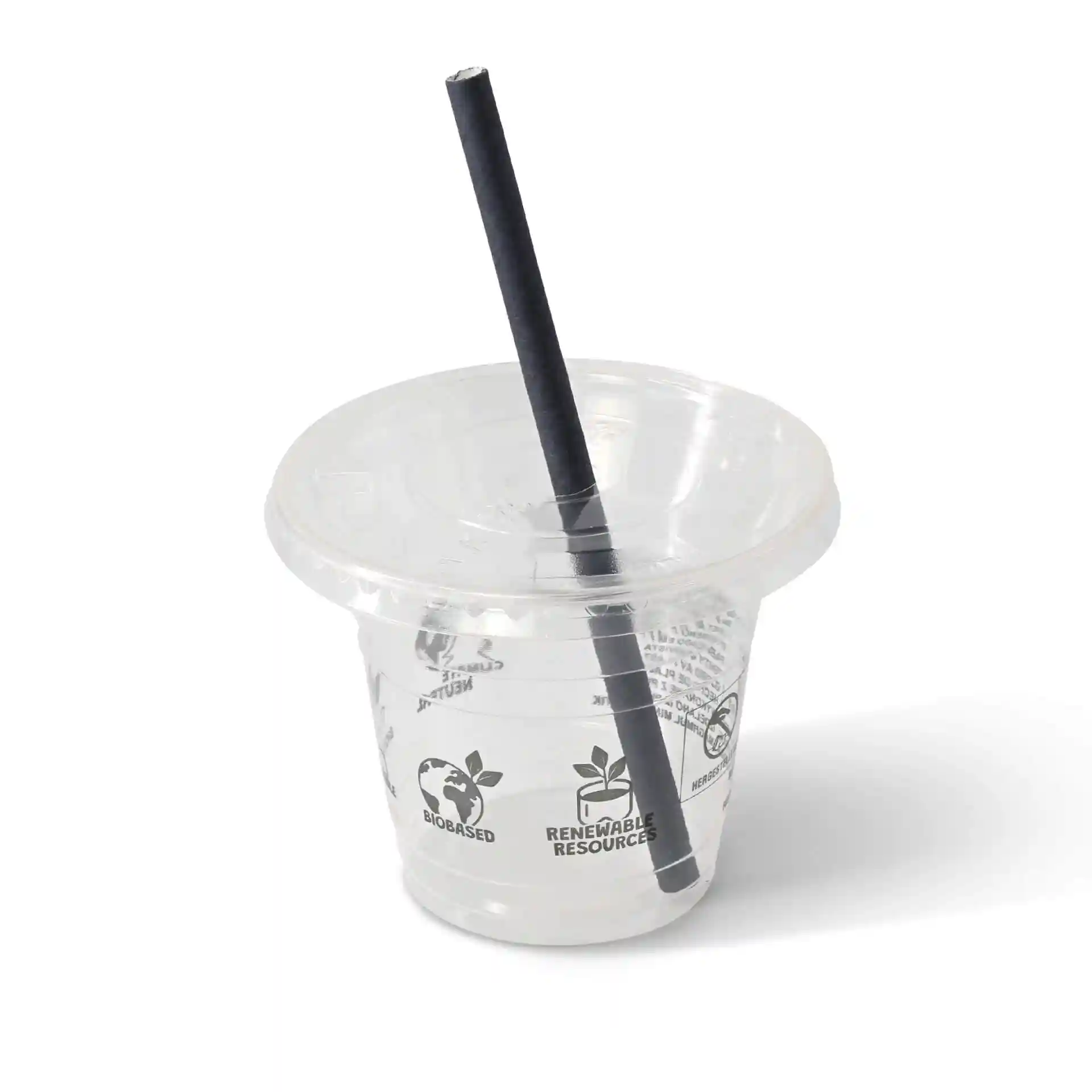 Klarer Becher mit einem schwarzen Papierstrohhalm, mit bedruckten Symbolen an der Seite.