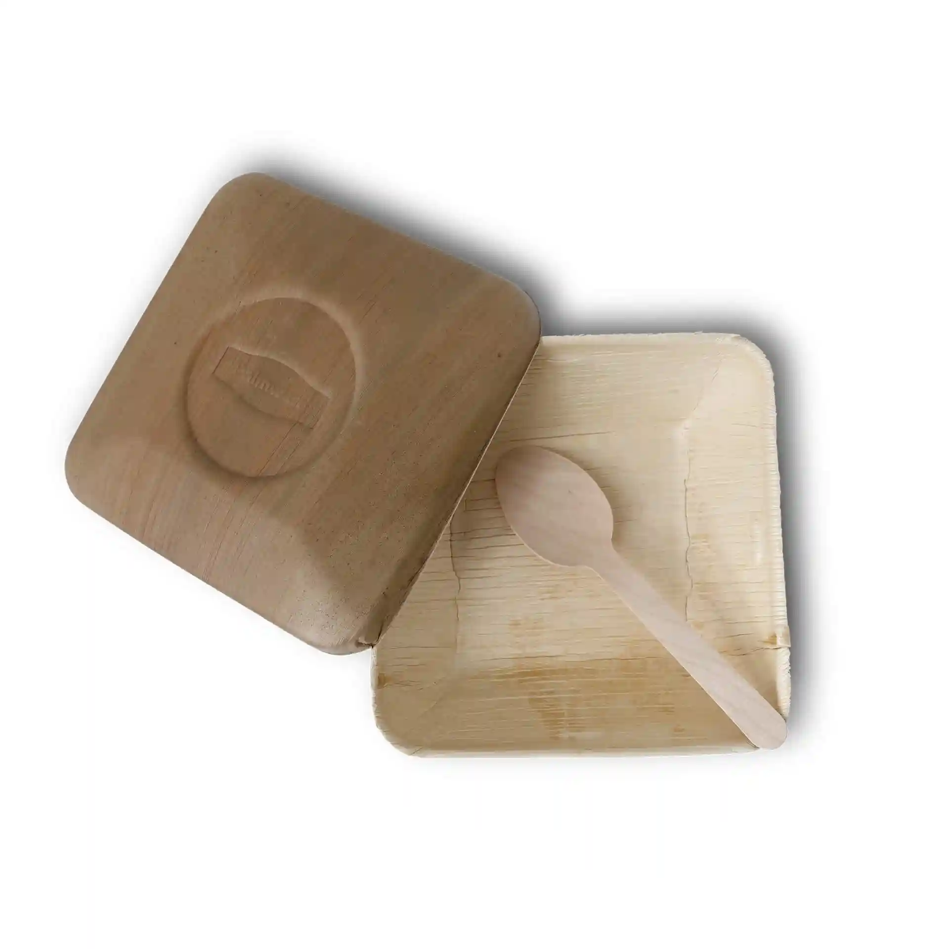 Quadratische Palmblatt-Schüssel mit Deckel und einem Holzlöffel darin, von oben gezeigt.