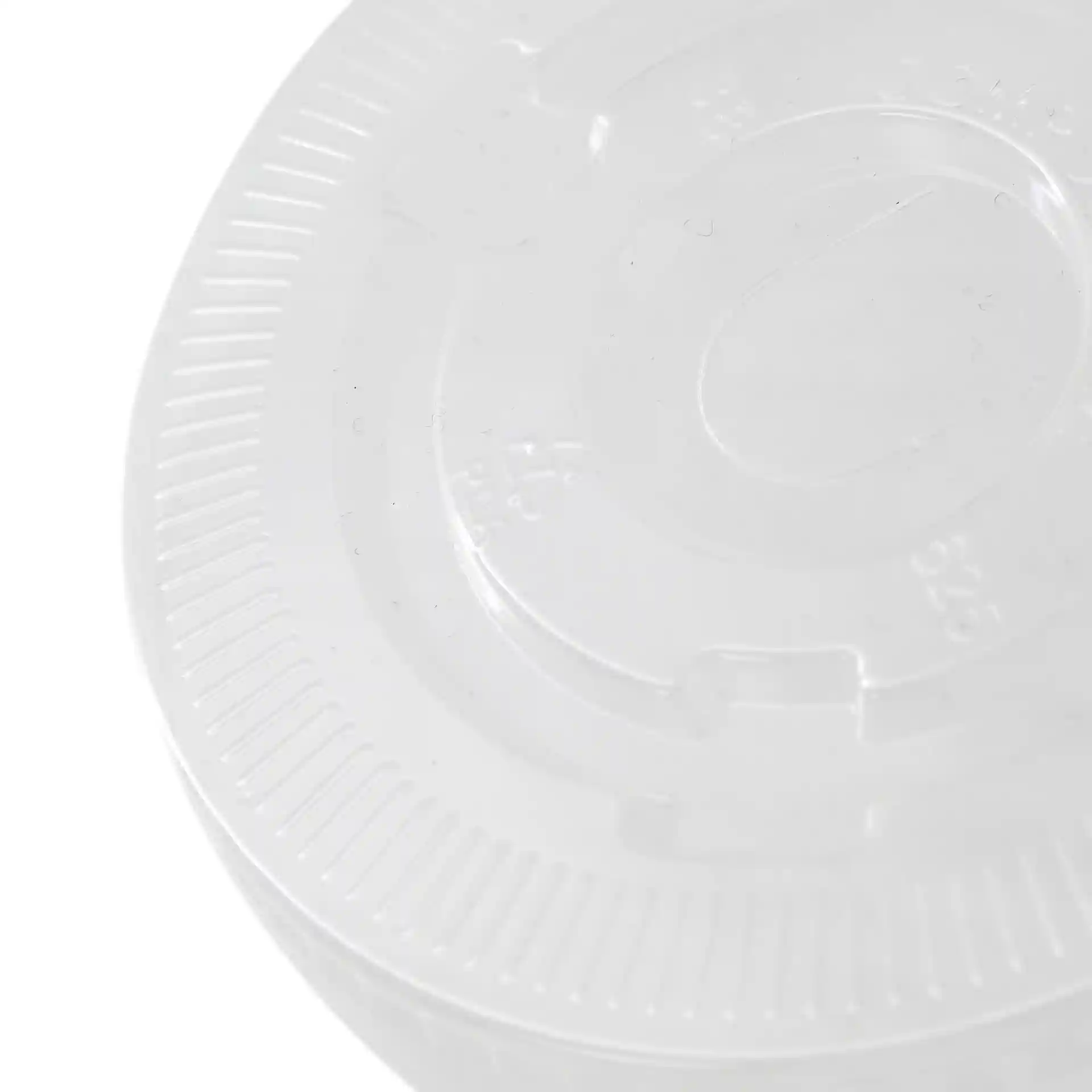 Clear flat lid with a diameter of 95 mm and a cross straw slot design.